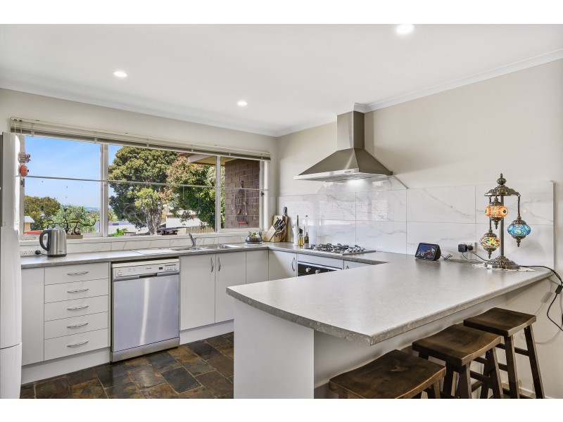 4 Poole Court, Endeavour Hills VIC 3802