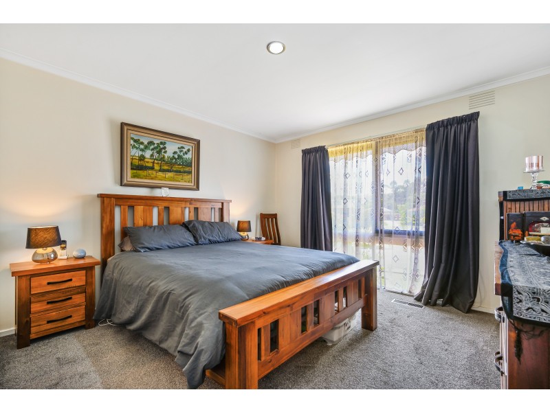 4 Poole Court, Endeavour Hills VIC 3802