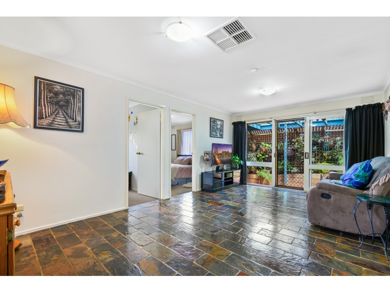 4 Poole Court, Endeavour Hills VIC 3802