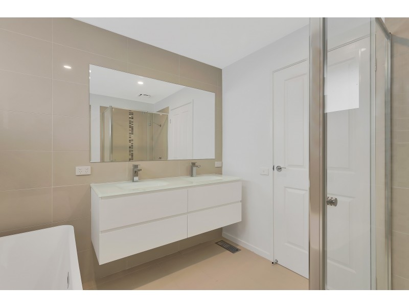 1/15 Rossiter Avenue, Endeavour Hills VIC 3802