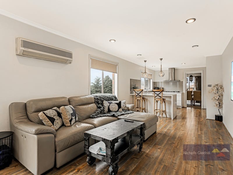 26 Edward Freeth Drive, Endeavour Hills VIC 3802