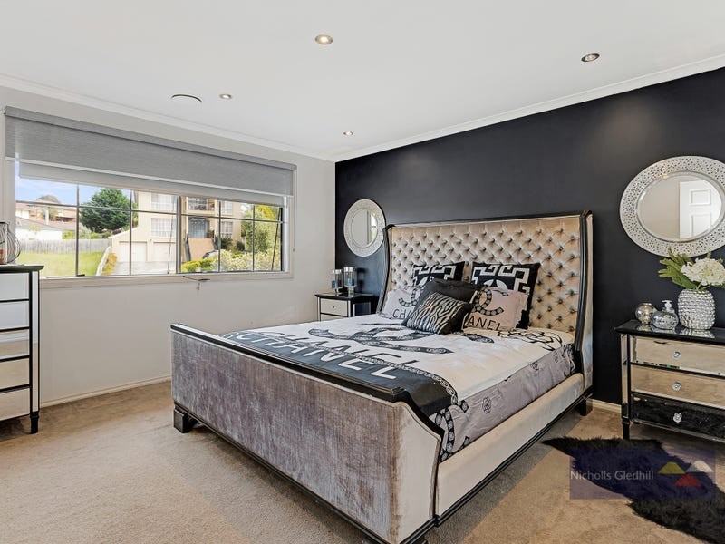 26 Edward Freeth Drive, Endeavour Hills VIC 3802