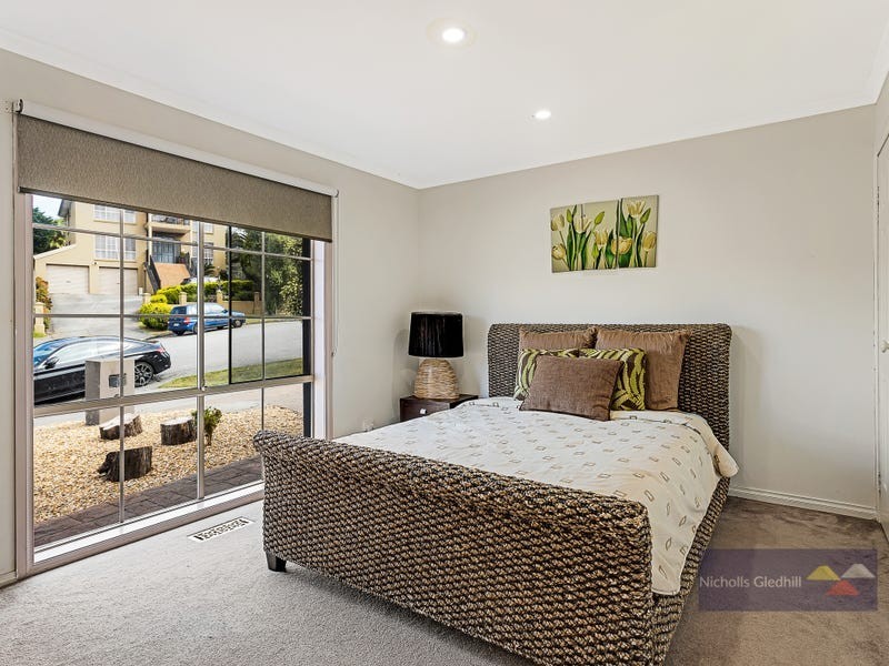 26 Edward Freeth Drive, Endeavour Hills VIC 3802