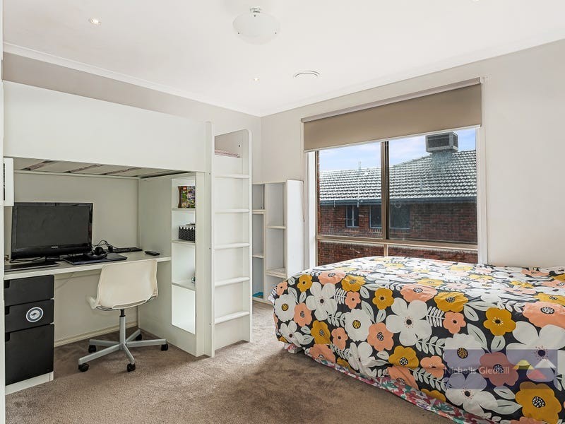 26 Edward Freeth Drive, Endeavour Hills VIC 3802