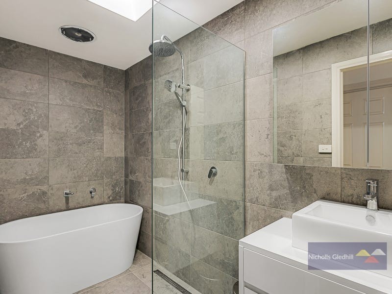 26 Edward Freeth Drive, Endeavour Hills VIC 3802