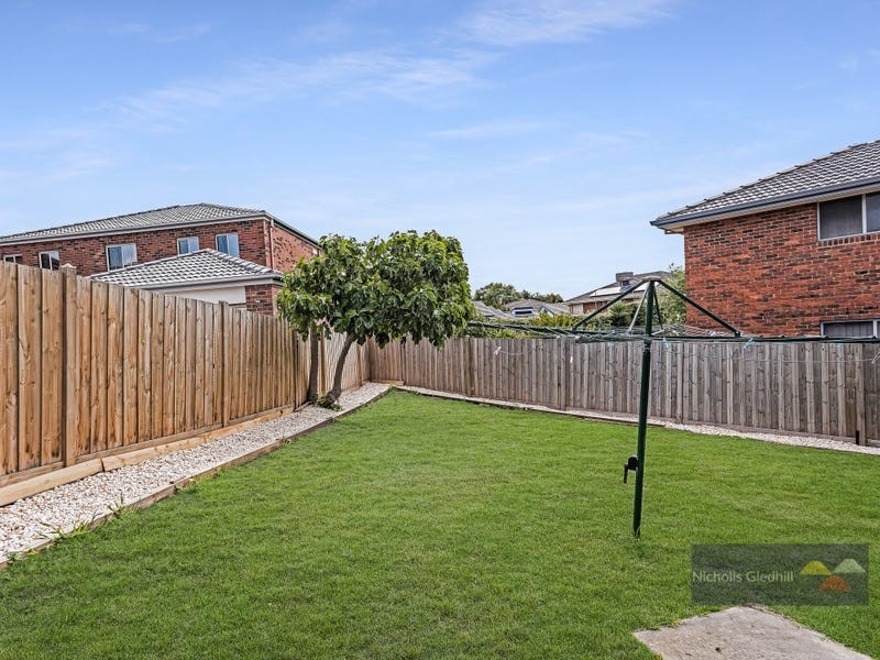 26 Edward Freeth Drive, Endeavour Hills VIC 3802
