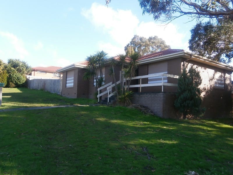 65 Essex Park Drive, Endeavour Hills VIC 3802