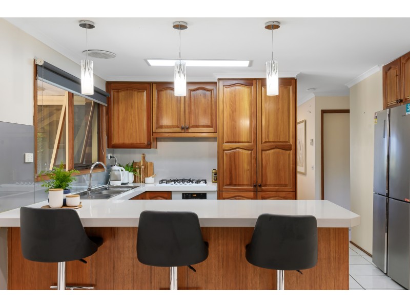 4 Dawson Court, Endeavour Hills VIC 3802