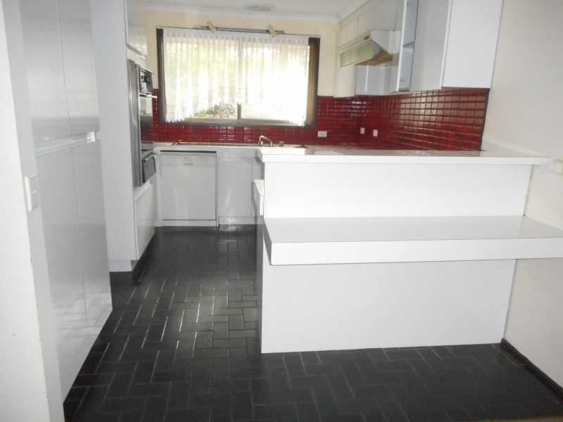 5 Tench Rise, Endeavour Hills VIC 3802