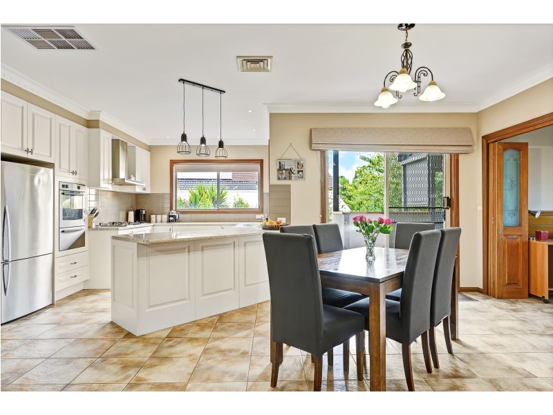 19 Georgette Crescent, Endeavour Hills VIC 3802