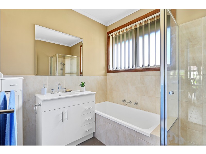 19 Georgette Crescent, Endeavour Hills VIC 3802