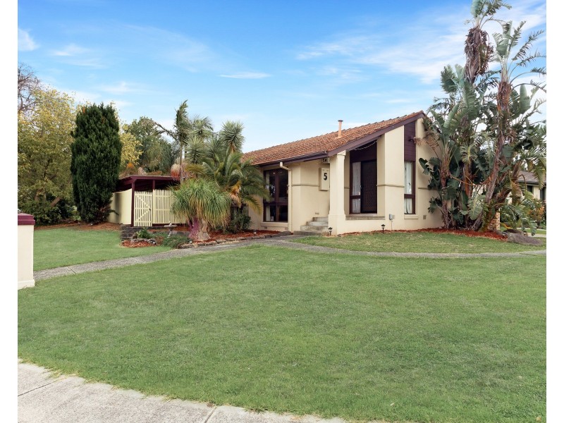 5 Adamson Drive, Endeavour Hills VIC 3802