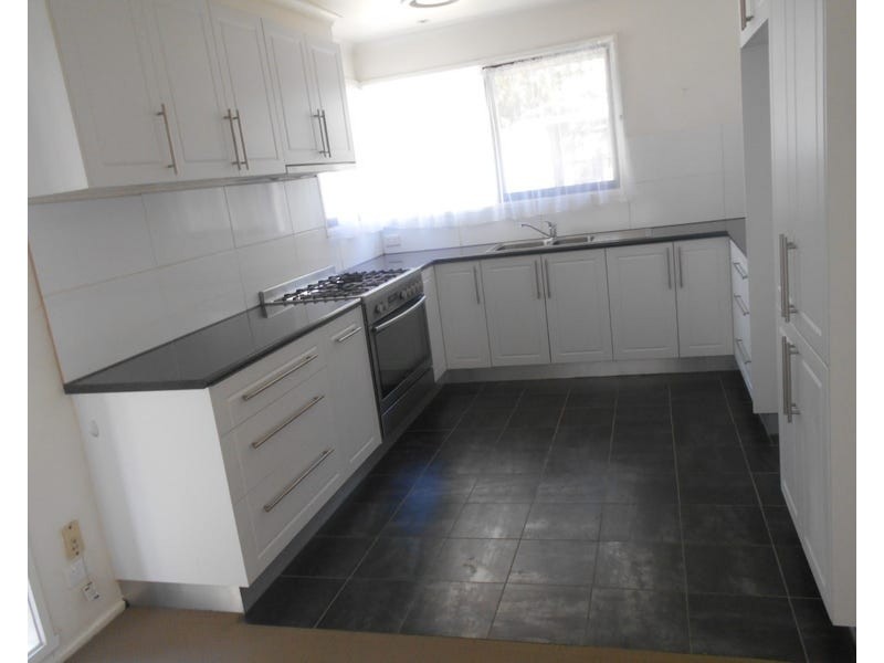 268 James Cook Drive, Endeavour Hills VIC 3802