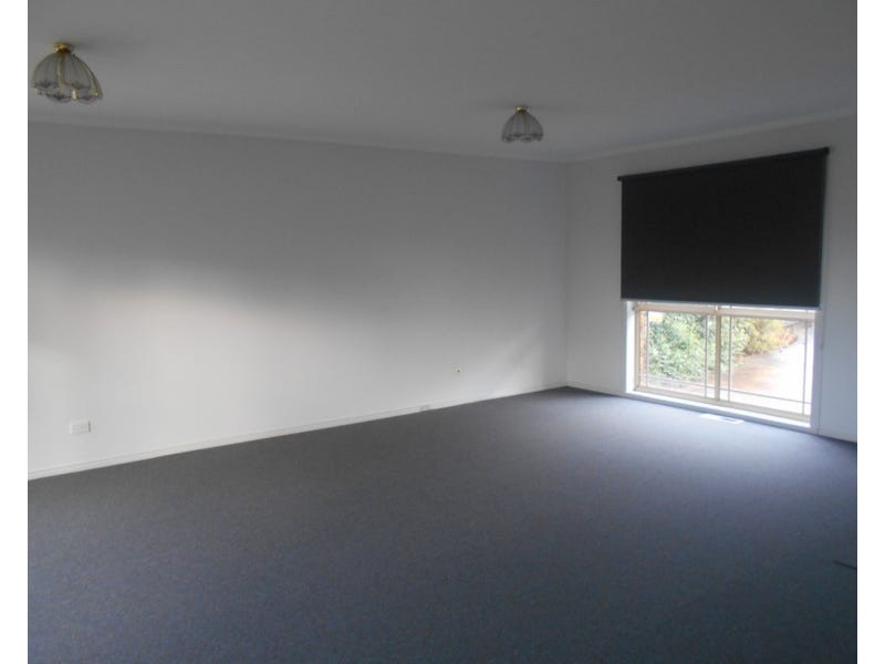 2/20 Bramwell Close, Endeavour Hills VIC 3802