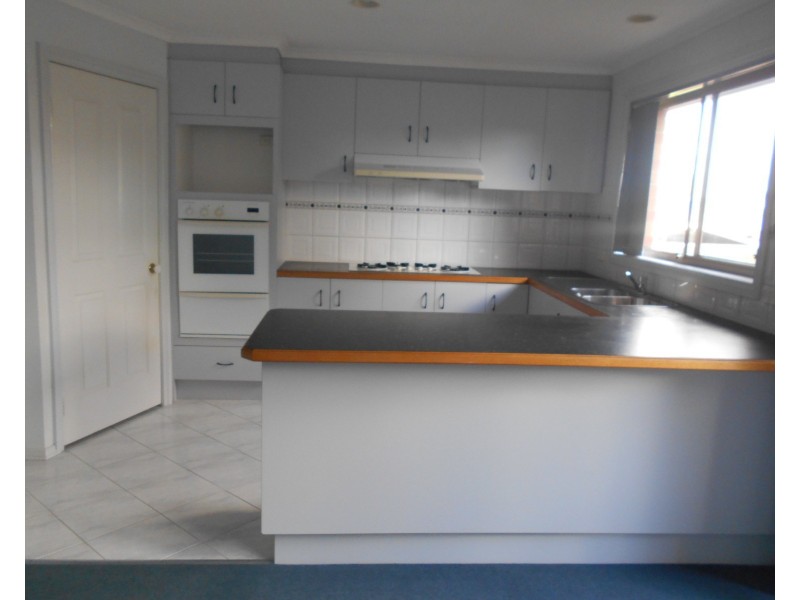 2/13 Landhill Court, Hallam VIC 3803