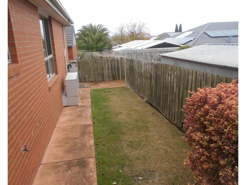 2/13 Landhill Court, Hallam VIC 3803