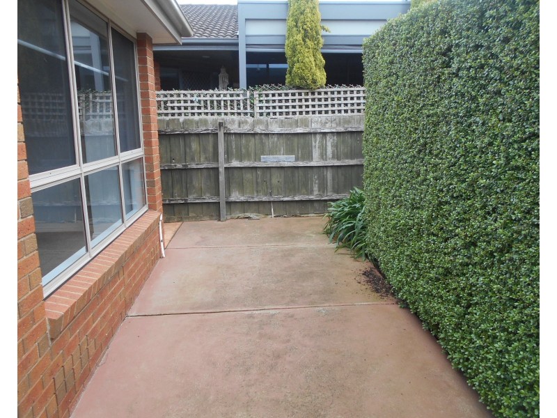 2/13 Landhill Court, Hallam VIC 3803