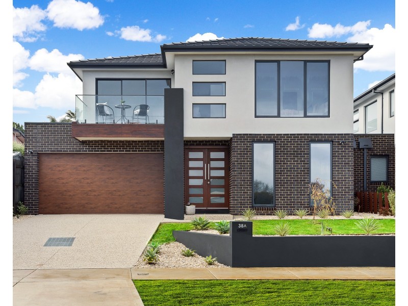 38 Crossdale Rise, Endeavour Hills VIC 3802