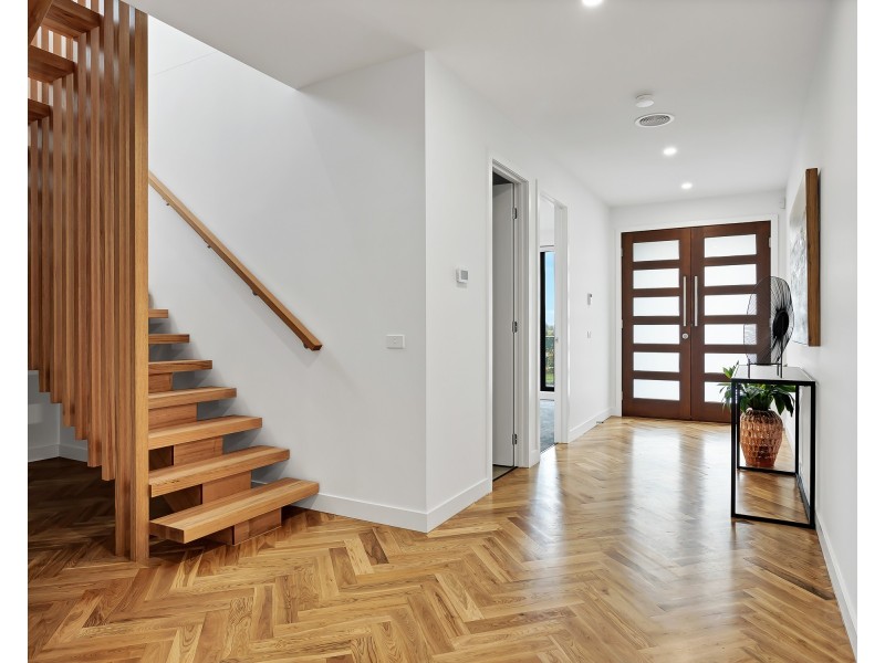 38 Crossdale Rise, Endeavour Hills VIC 3802