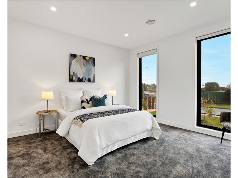 38 Crossdale Rise, Endeavour Hills VIC 3802