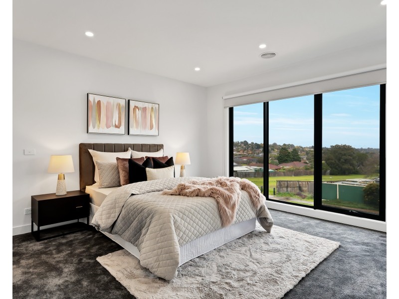 38 Crossdale Rise, Endeavour Hills VIC 3802