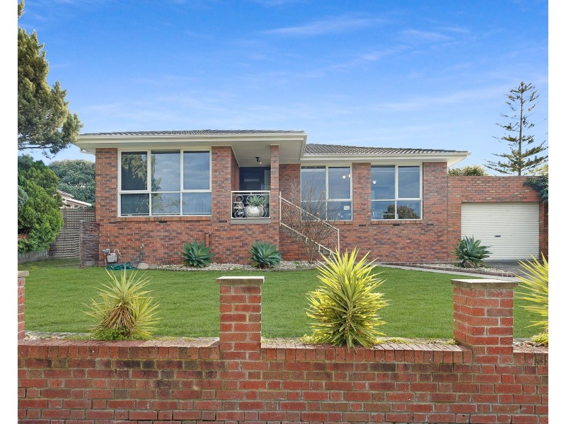 33 Thomas Mitchell Drive, Endeavour Hills VIC 3802