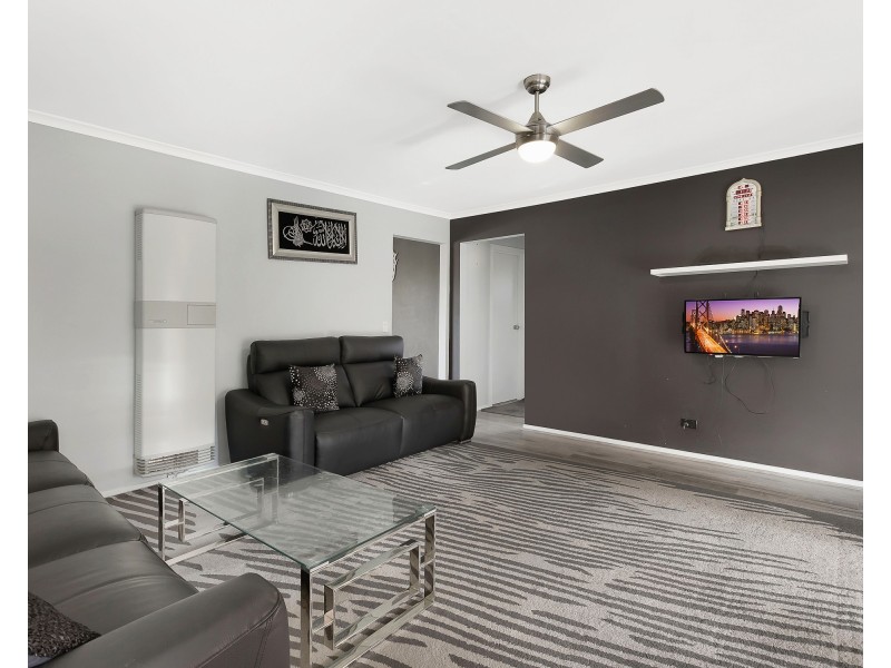 33 Thomas Mitchell Drive, Endeavour Hills VIC 3802