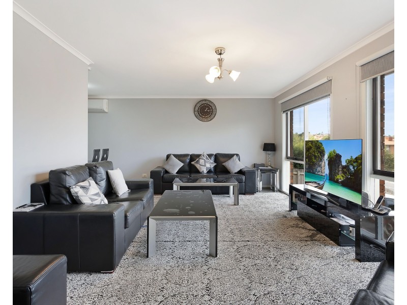 33 Thomas Mitchell Drive, Endeavour Hills VIC 3802