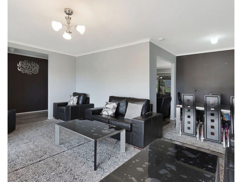 33 Thomas Mitchell Drive, Endeavour Hills VIC 3802