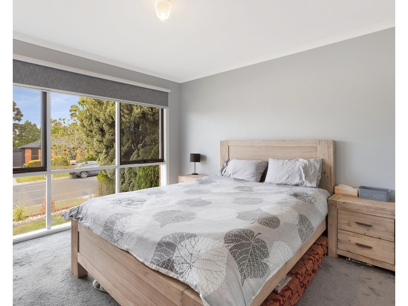 33 Thomas Mitchell Drive, Endeavour Hills VIC 3802