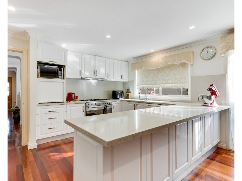 12 Frangipani Close, Endeavour Hills VIC 3802