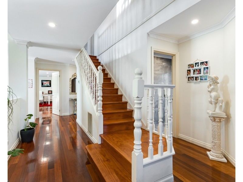 12 Frangipani Close, Endeavour Hills VIC 3802