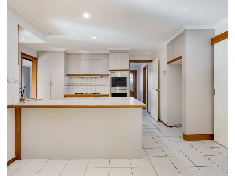 14 Steeple Place, Endeavour Hills VIC 3802