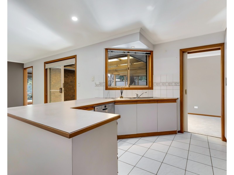 14 Steeple Place, Endeavour Hills VIC 3802