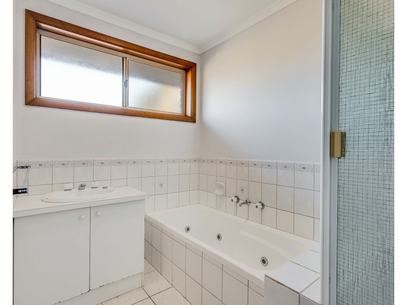 14 Steeple Place, Endeavour Hills VIC 3802