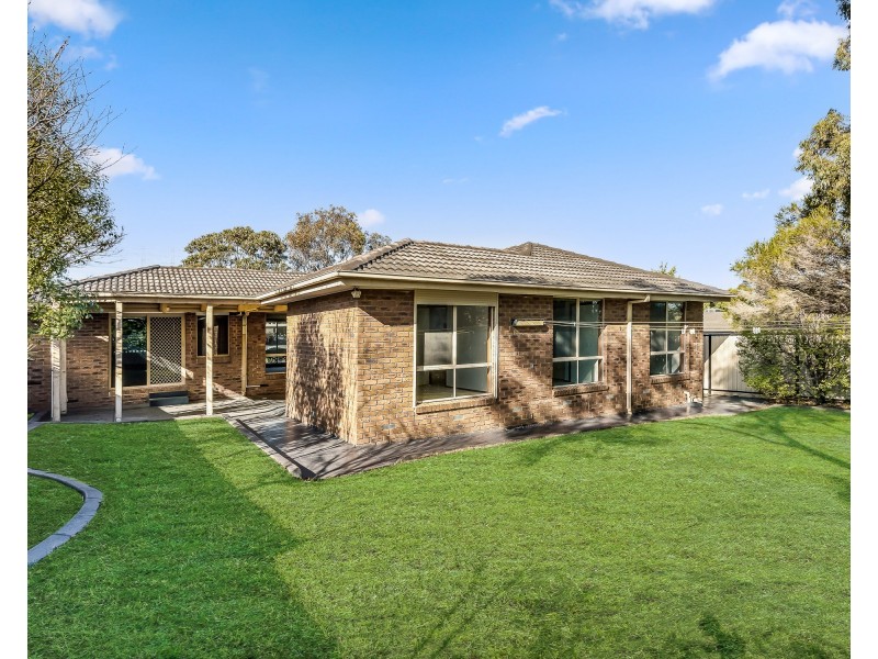 14 Steeple Place, Endeavour Hills VIC 3802