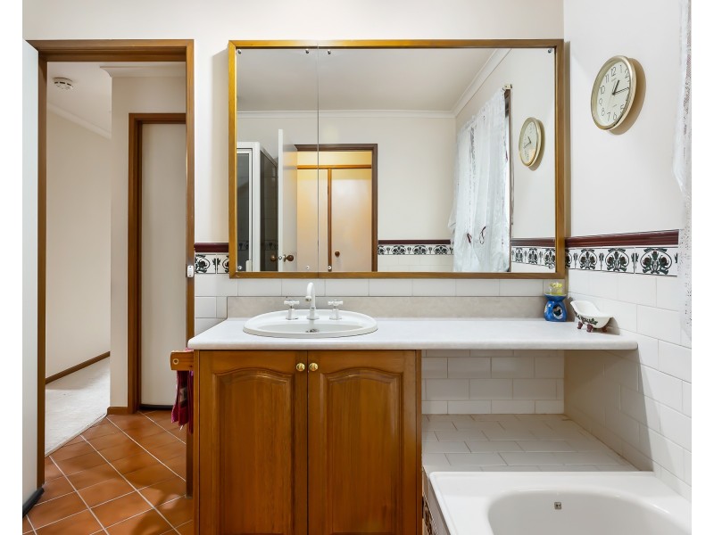 14 Chiswick Court, Endeavour Hills VIC 3802