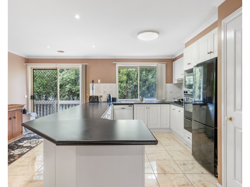 13 Frangipani Close, Endeavour Hills VIC 3802