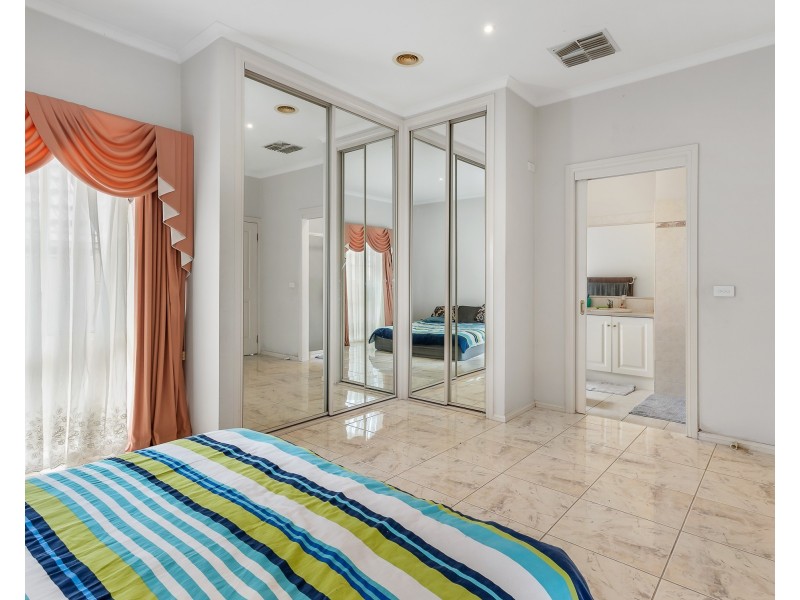 13 Frangipani Close, Endeavour Hills VIC 3802