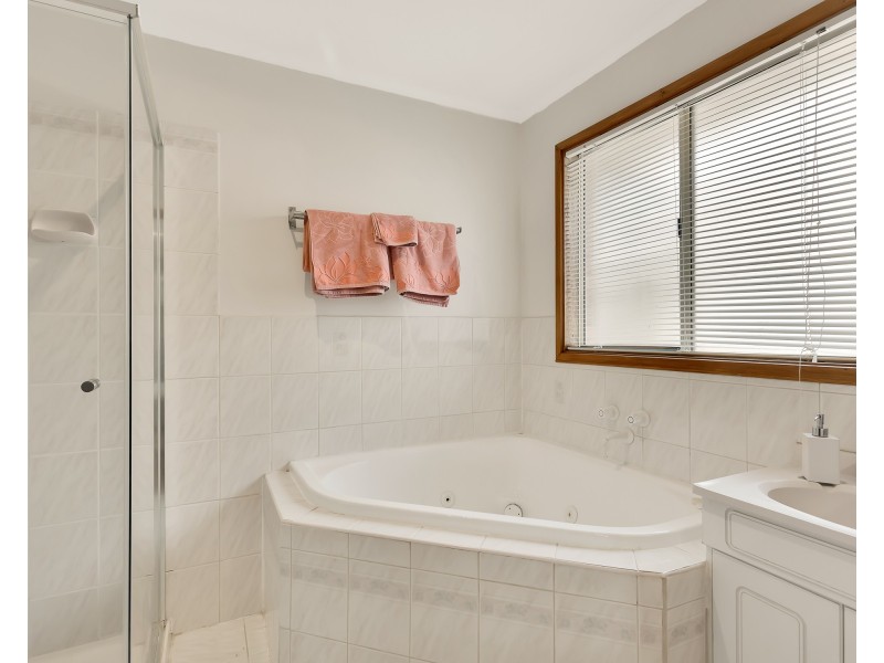 7 Mildura Crescent, Endeavour Hills VIC 3802