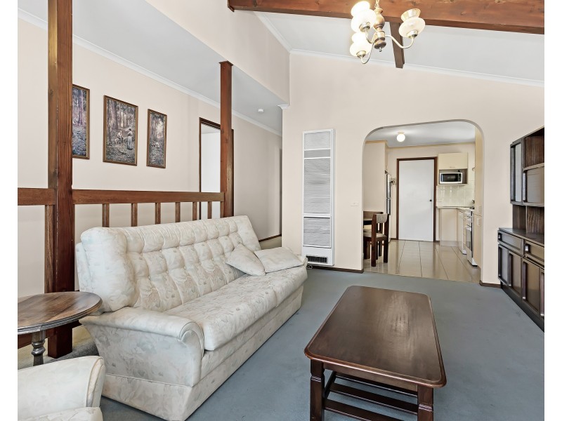 54 Essex Park Drive, Endeavour Hills VIC 3802