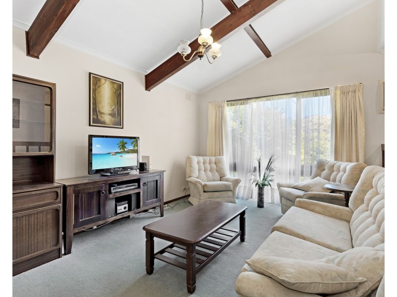 54 Essex Park Drive, Endeavour Hills VIC 3802