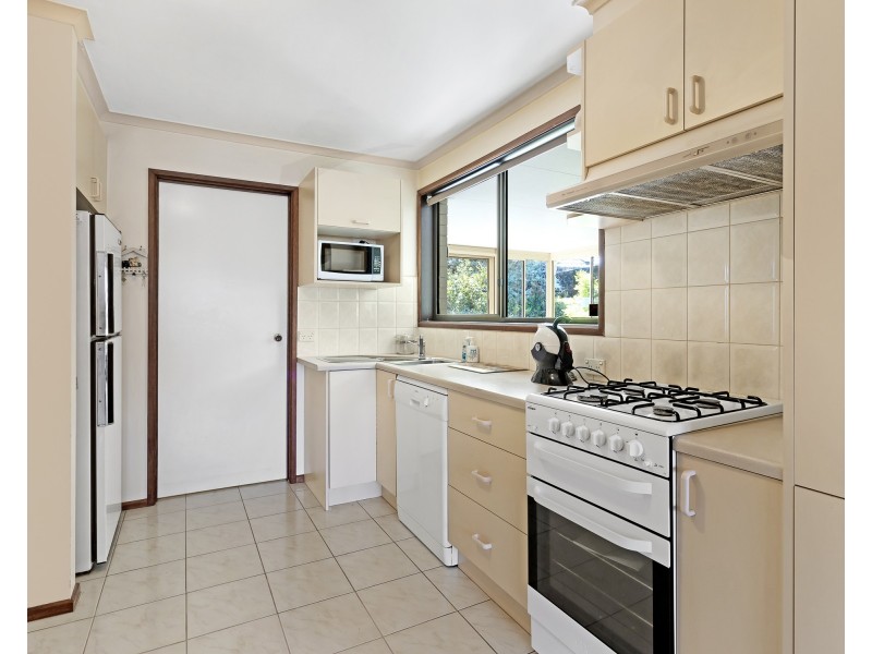 54 Essex Park Drive, Endeavour Hills VIC 3802