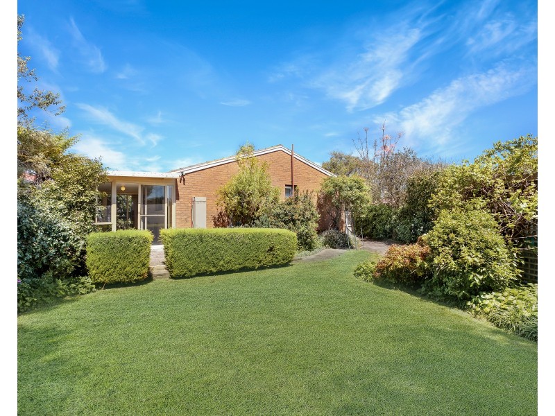54 Essex Park Drive, Endeavour Hills VIC 3802