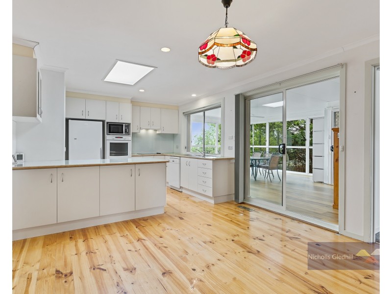 6 Tasman Place, Endeavour Hills VIC 3802