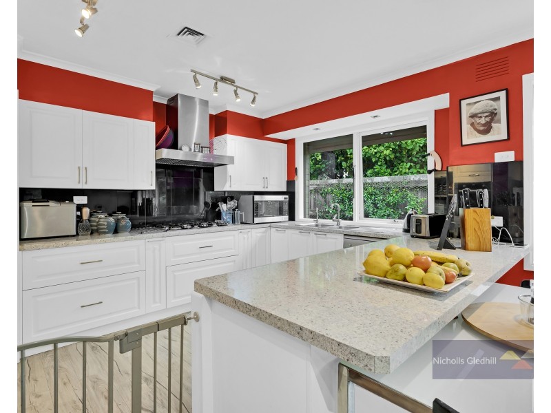 2 Salicina Court, Endeavour Hills VIC 3802