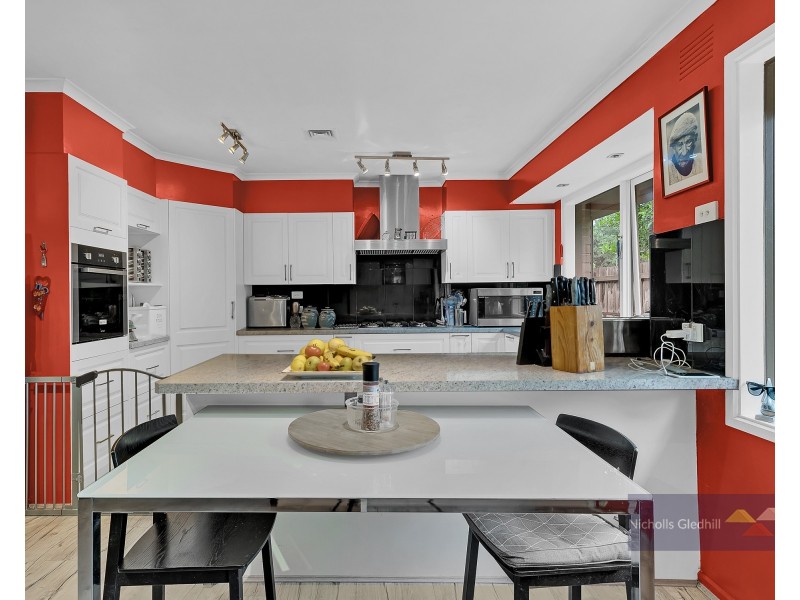 2 Salicina Court, Endeavour Hills VIC 3802