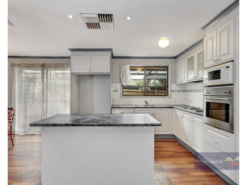 9 Dundee Court, Endeavour Hills VIC 3802