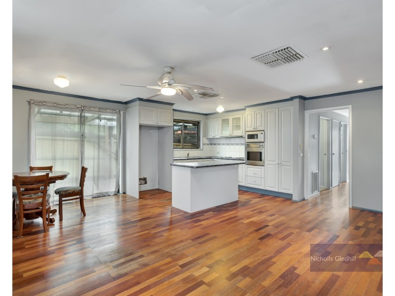 9 Dundee Court, Endeavour Hills VIC 3802