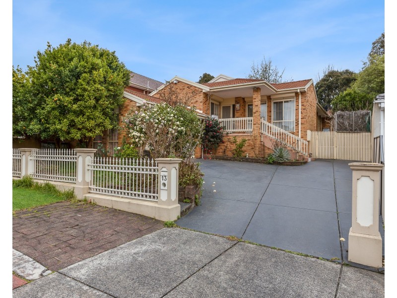 13 Frangipani Close, Endeavour Hills VIC 3802